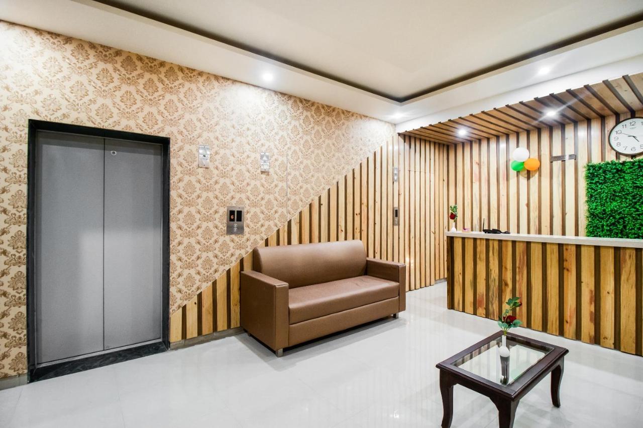 Capital O 70760 Hotel Grand 81 Faridabad Exterior foto