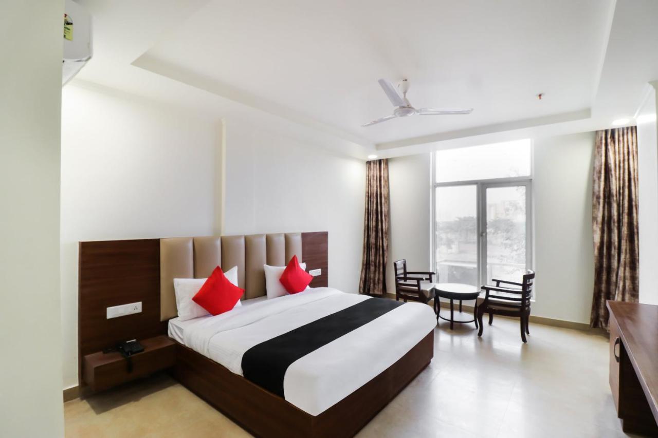 Capital O 70760 Hotel Grand 81 Faridabad Exterior foto