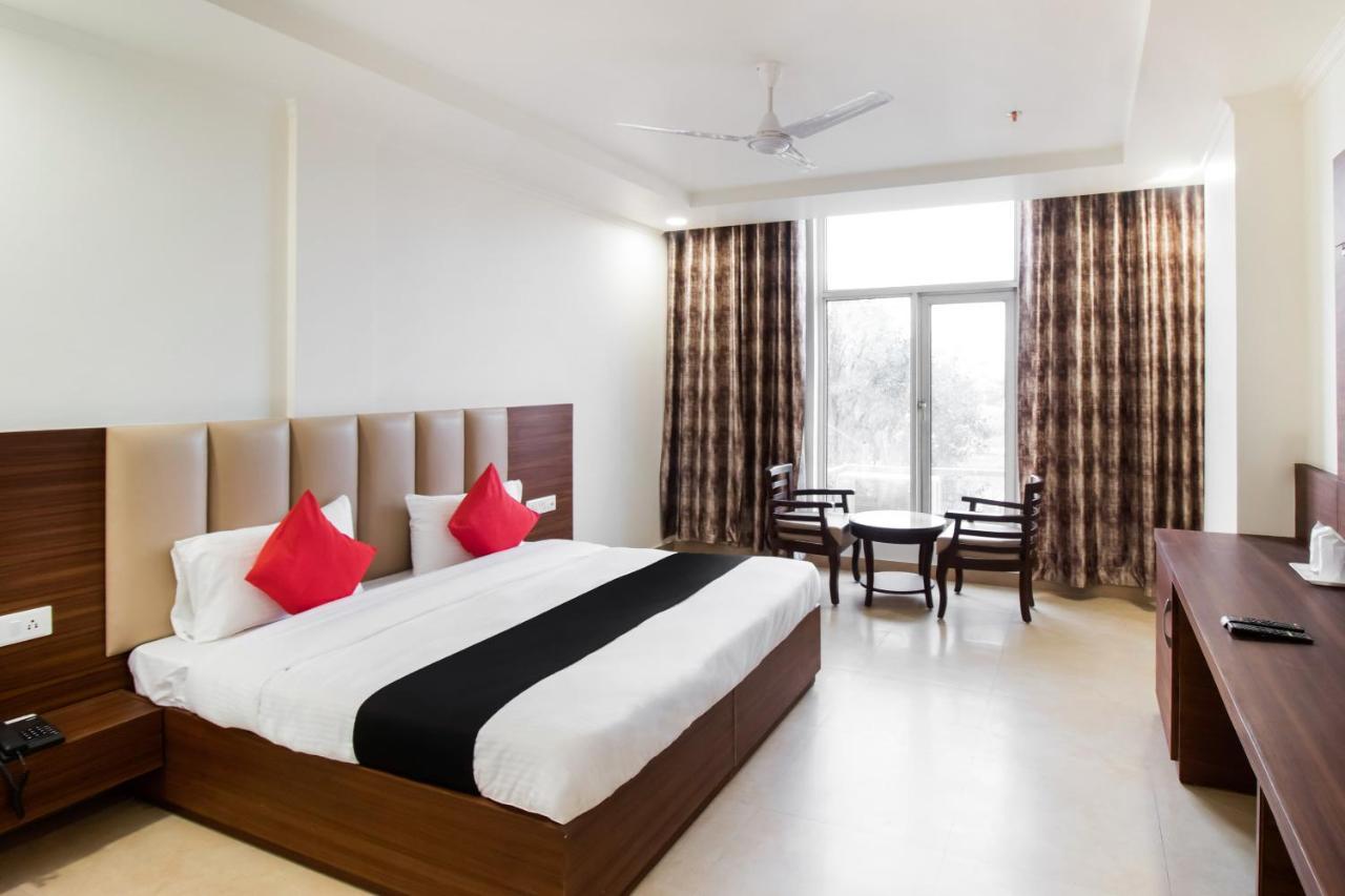 Capital O 70760 Hotel Grand 81 Faridabad Exterior foto