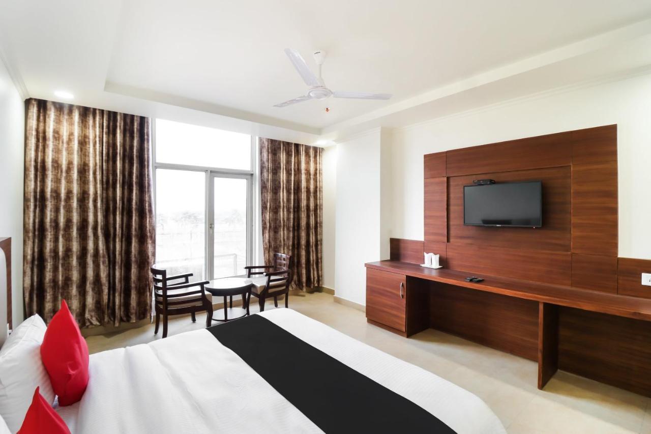 Capital O 70760 Hotel Grand 81 Faridabad Exterior foto