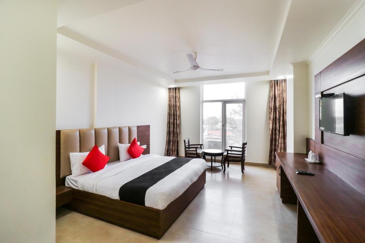 Capital O 70760 Hotel Grand 81 Faridabad Exterior foto