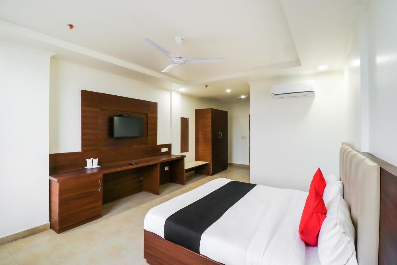 Capital O 70760 Hotel Grand 81 Faridabad Exterior foto