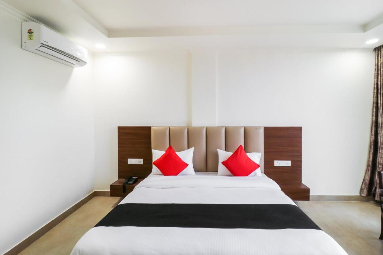 Capital O 70760 Hotel Grand 81 Faridabad Exterior foto